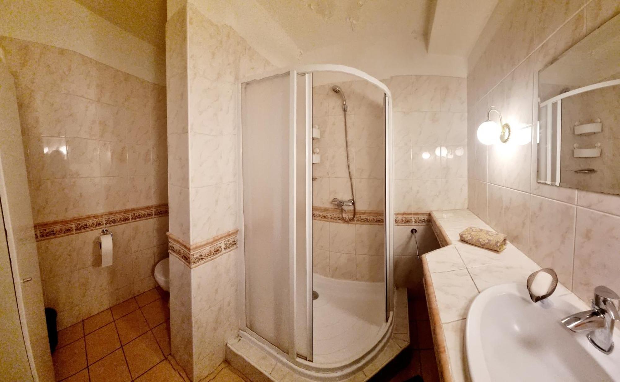 Big 4 Room Huge Apartment Bratislava Exterior photo